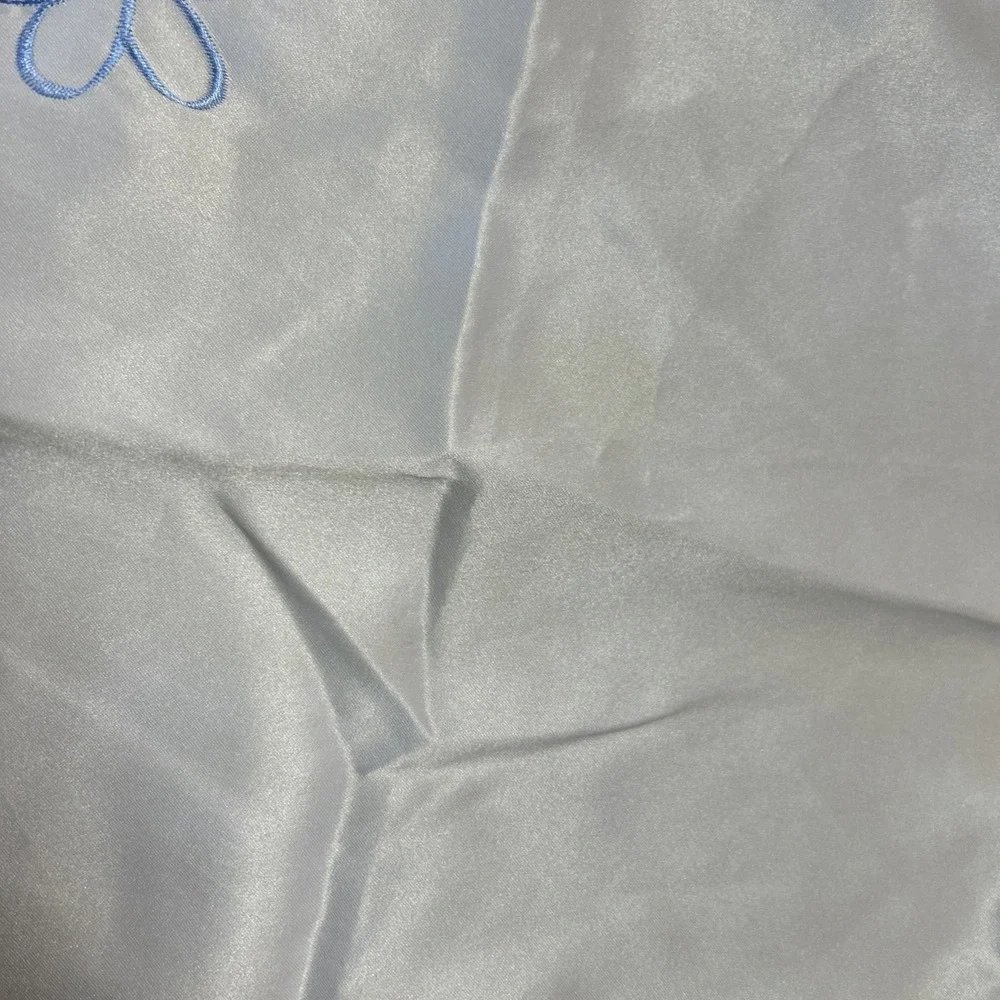 Vintage Embroidered Daisy Hankie Blue Stitching Satin Scalloped Hem Cottage Core